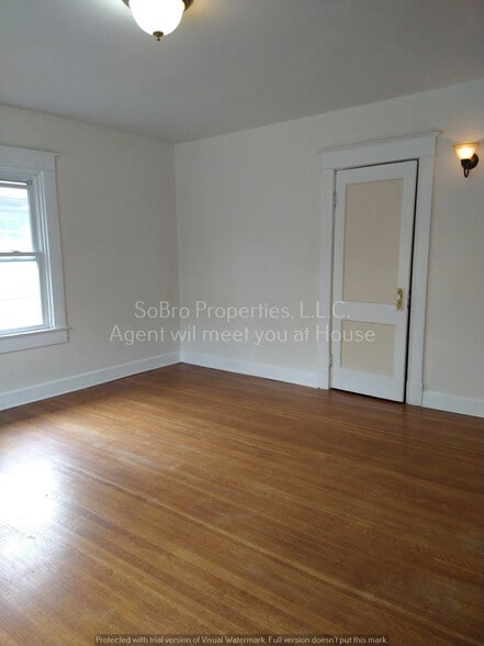 Building Photo - 4052 N Park Ave