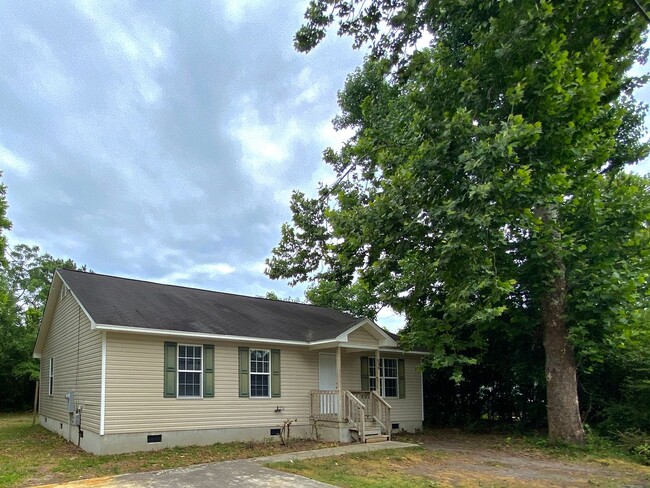 Building Photo - 3 Bedroom 2 Bath House on Dixie Ave. Avail...