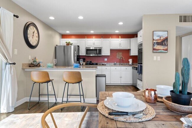 Building Photo - UN-FURNISHED!! 3 Bedroom/ 2Bath in Heart of Scottsdale!!