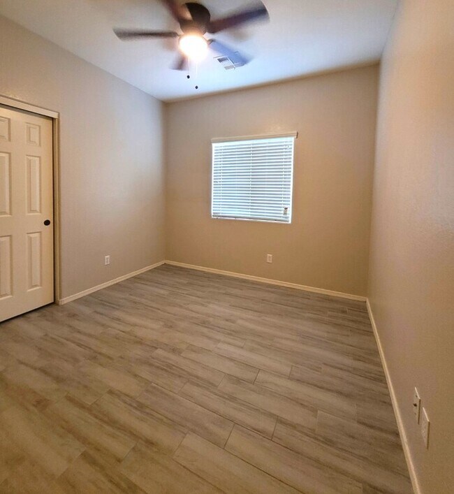 Building Photo - Stunning 4-bedroom 2 bathroom
