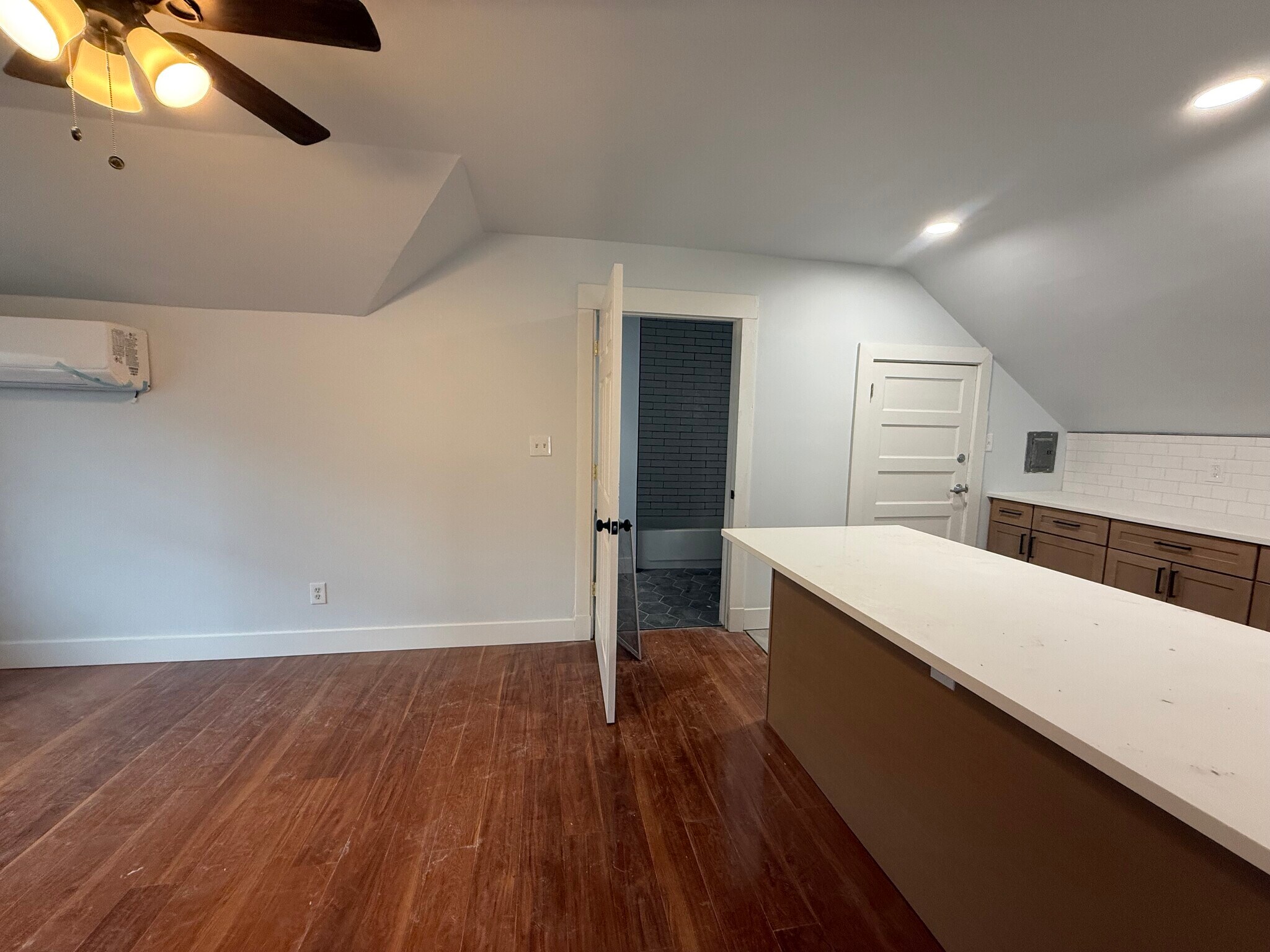 Building Photo - 1367 Burdette Ave