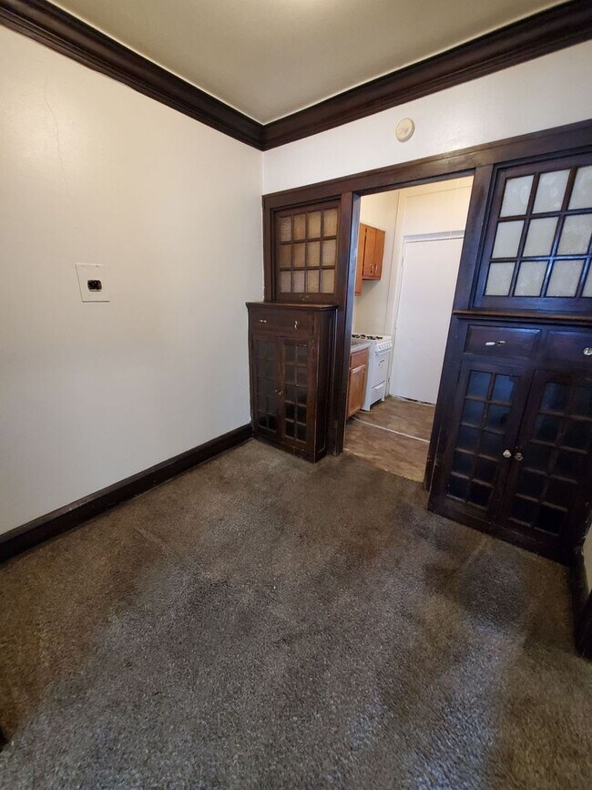 Interior Photo - 831 College Ave