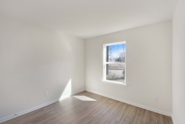 Building Photo - 2915 Bourland St