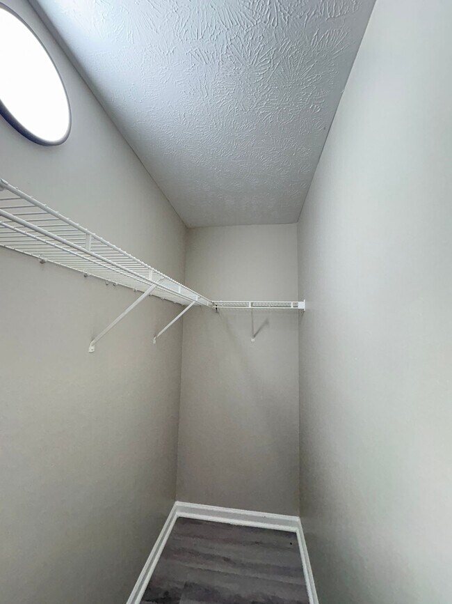 Building Photo - Bellagio Living III