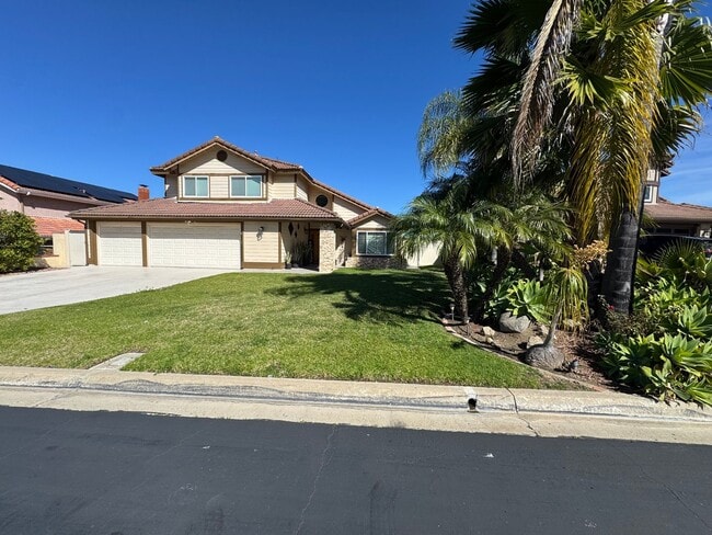 Building Photo - 4 Bedroom house with pool and amazing views