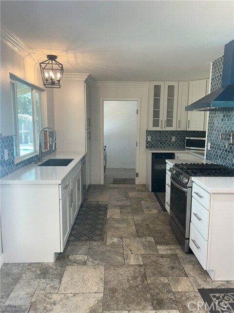 Building Photo - 808 Orchard Dr