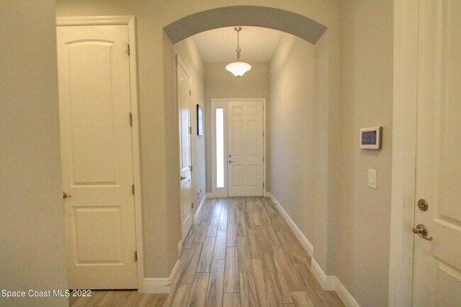 Building Photo - 3012 Addison Dr