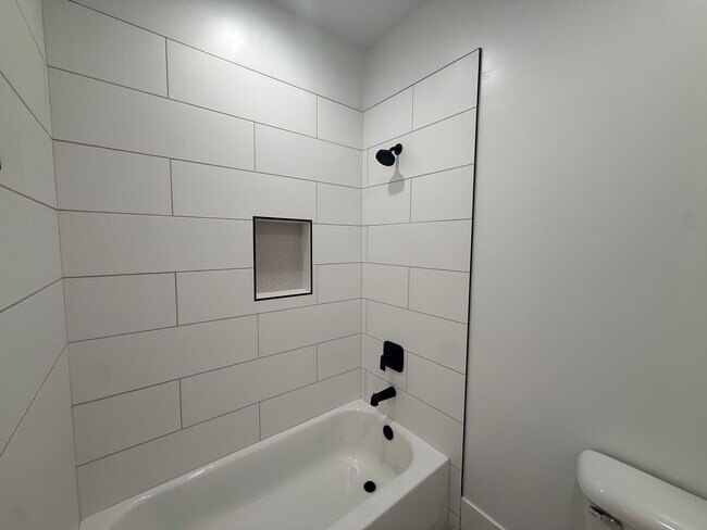 Building Photo - Gorgeous 5 bed 3.5 bath in Desert Canyons