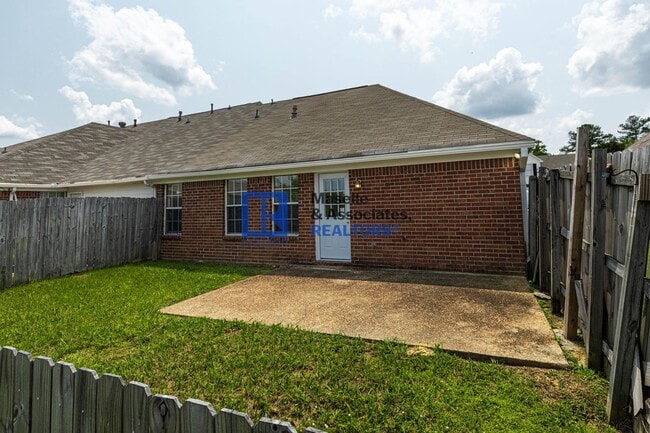 Building Photo - 2 Bed 2 Bath Near the Reservoir