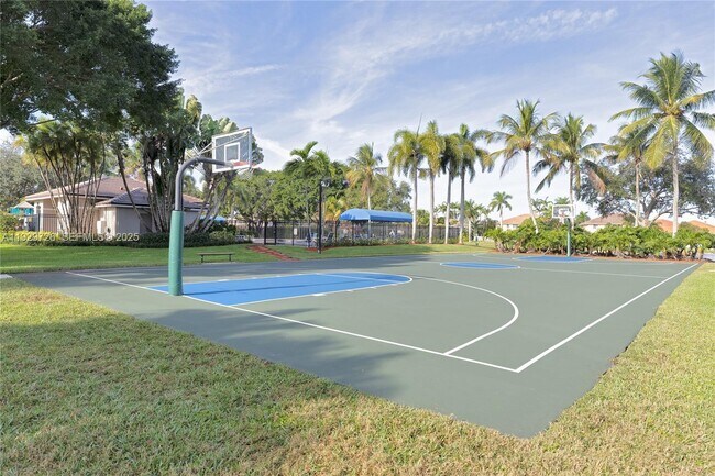 Building Photo - 949 Tanglewood Cir