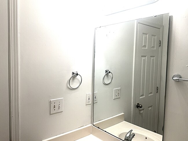 Building Photo - 1516 Clover Ridge Ct