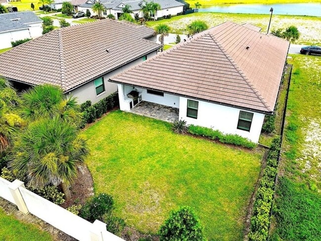 Building Photo - Coastal Living in Marina del Palma?!