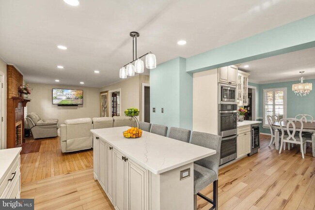 Building Photo - 7421 Beverly Manor Dr