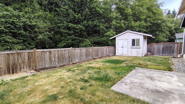 Building Photo - 1108 NE Beaumont Ln