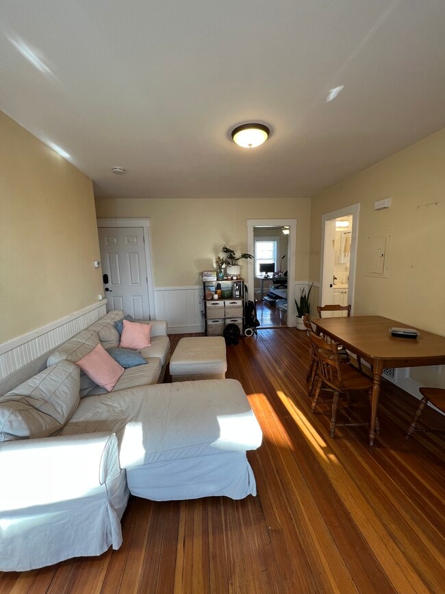 Building Photo - 332 Beacon St