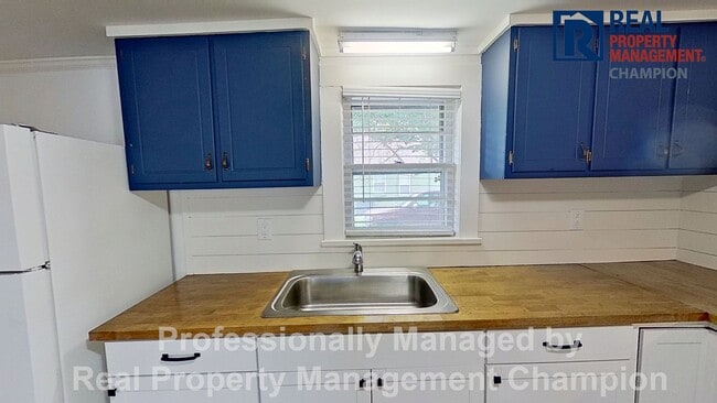 Building Photo - Renovated 2 BD/2 BA All Brick Cottage Near Cargo and Soda Pop Districts