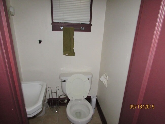 Building Photo - /Charming 3BR Near Downtown Madison - Available 8/15/2026