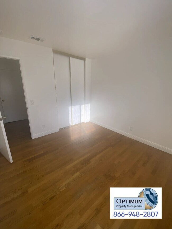 Building Photo - Charming 3-Bedroom, 2-Bathroom Home with E...