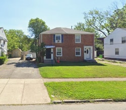 Building Photo - Charming 3-Bedroom Property in Prime Location