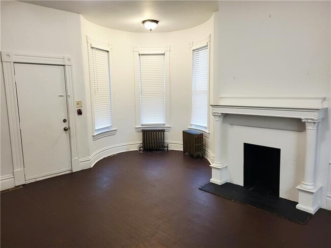 Building Photo - 438 S Maple Ave