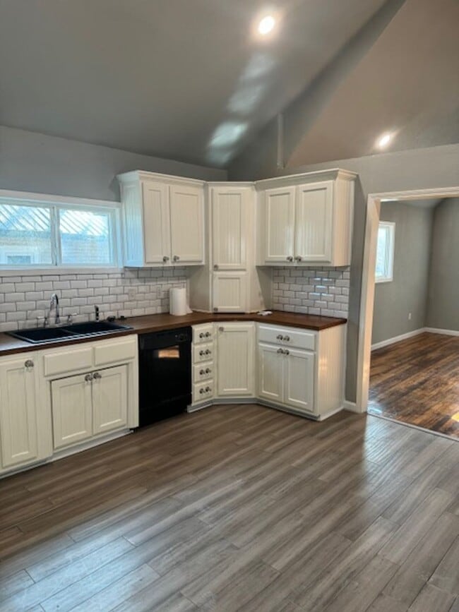 Building Photo - 2 BR 1 BA House for RENT