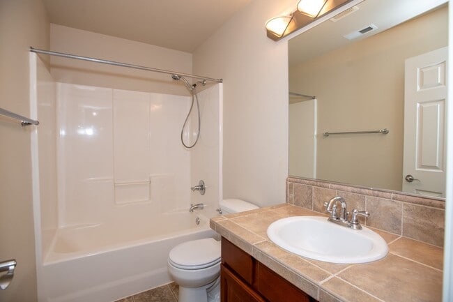 Building Photo - Light and Bright Beautiful 3 bedroom Home!