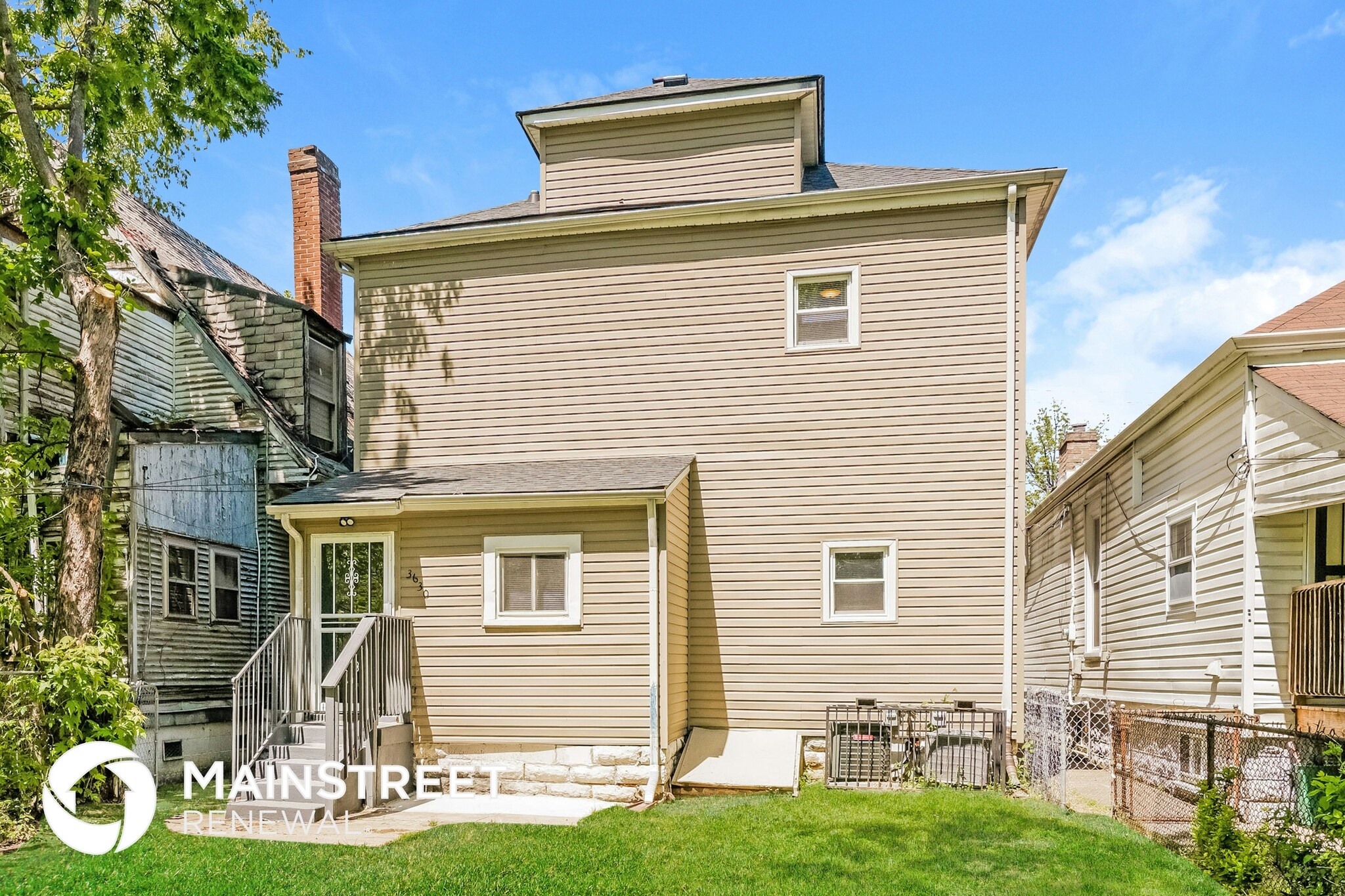 Building Photo - 3630 River Park Dr