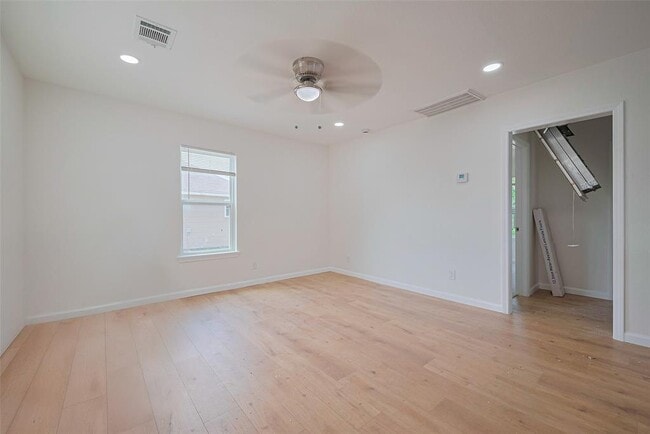 Building Photo - 407 Pine St