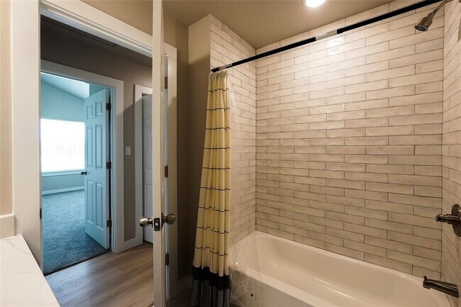 Building Photo - 108 Sandy Oaks Loop
