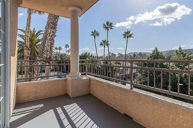 Building Photo - 150 Palm Valley Blvd