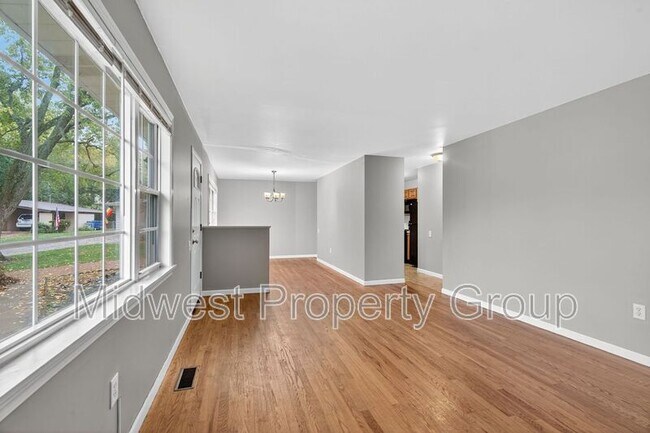 Building Photo - 4 Saratoga Ct