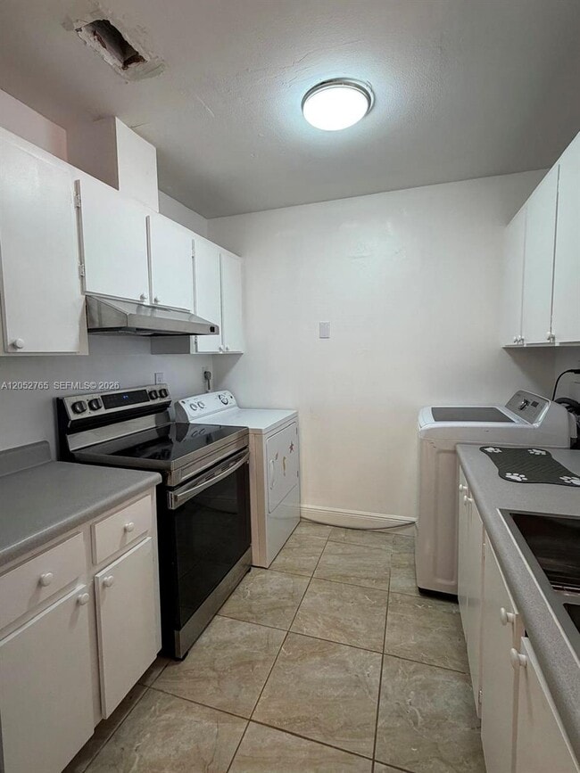 Building Photo - 5028 SW 138th Ave Cir