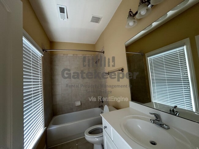 Building Photo - 106 Lexington Village