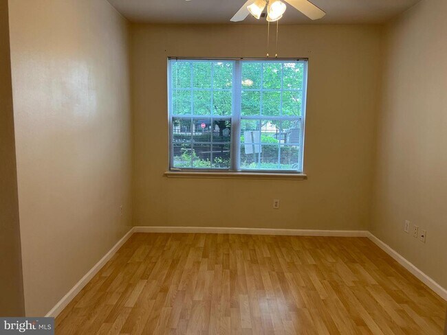Building Photo - 12905 Centre Park Cir