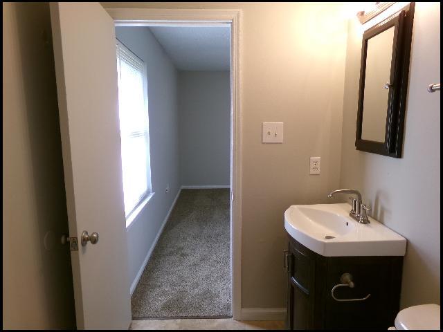 Building Photo - 8 Brookway Ln