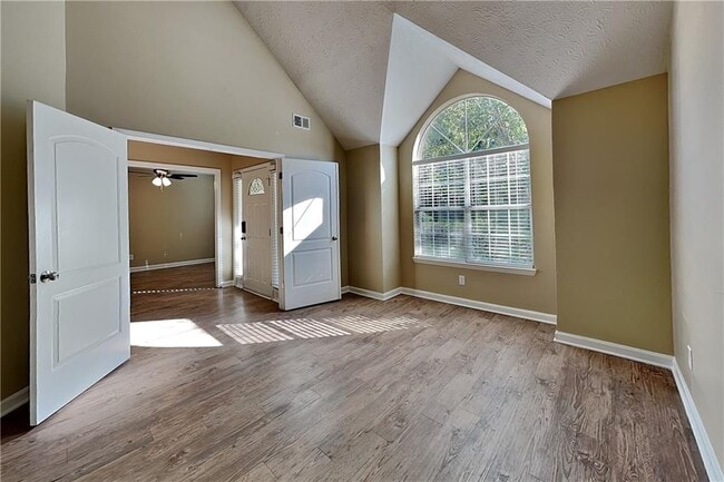 Building Photo - 4220 E Meadow Dr