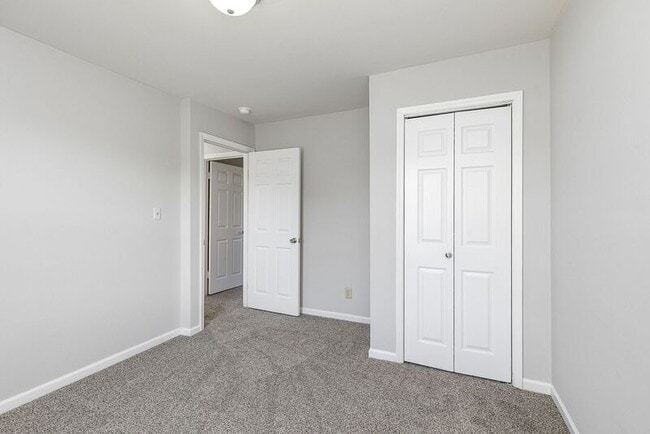 Building Photo - 1824 Meadow Dr