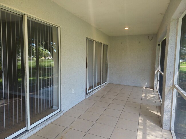 Building Photo - 2 bed 2 bath