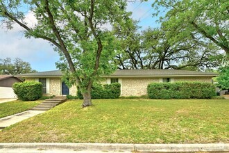 Building Photo - 1009 Rebbeca Dr
