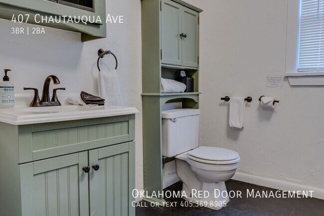 Building Photo - 407 Chautauqua Ave