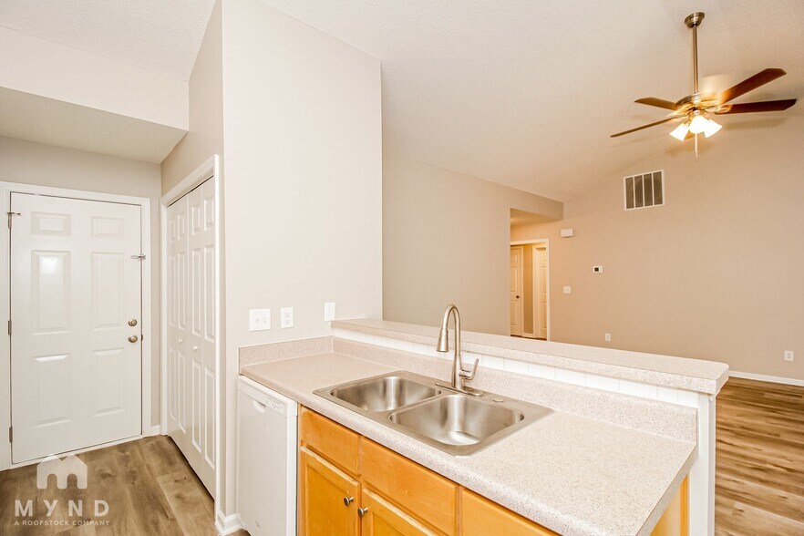 Building Photo - 142 Hunterian Pl