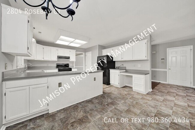 Building Photo - 2804 Rosebay Ct