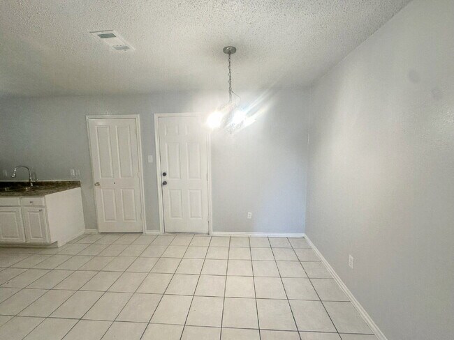Building Photo - 1311 Hortencia Ave