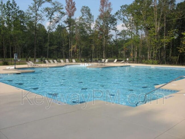 Building Photo - 208 Linsmore Ln