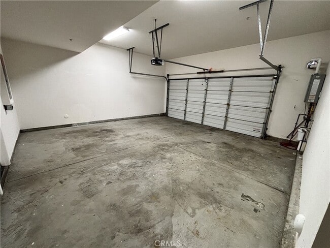 Building Photo - 501 W Maple Ave
