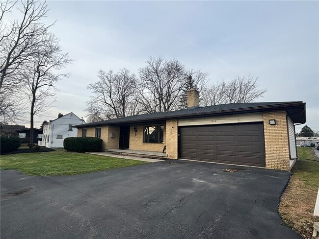 Building Photo - 1289 Creek St