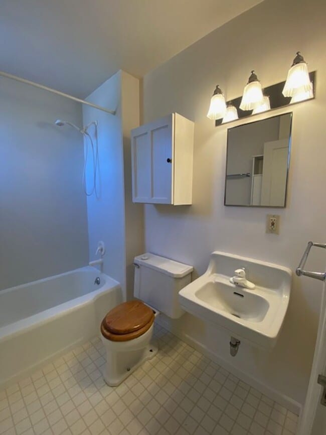 Building Photo - $2,695 / AVAILABLE NOW! 3BD Single Family Home