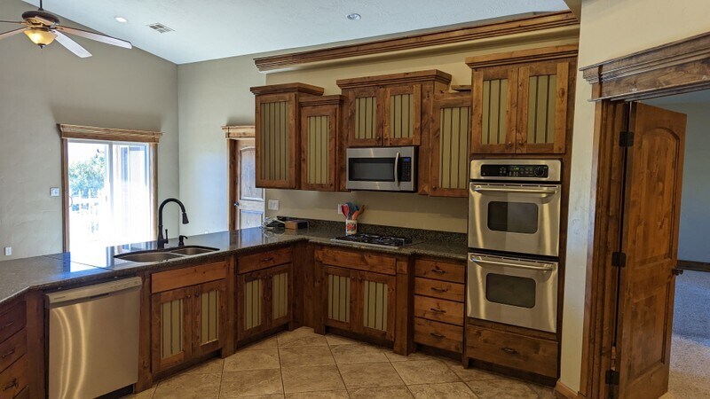 Building Photo - 695 Crystal Dr