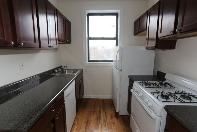 Building Photo - 836 W Waveland