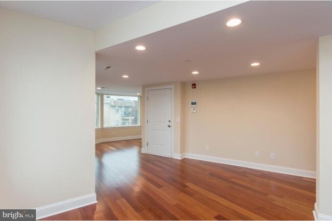 Building Photo - 225-29 W Girard Ave